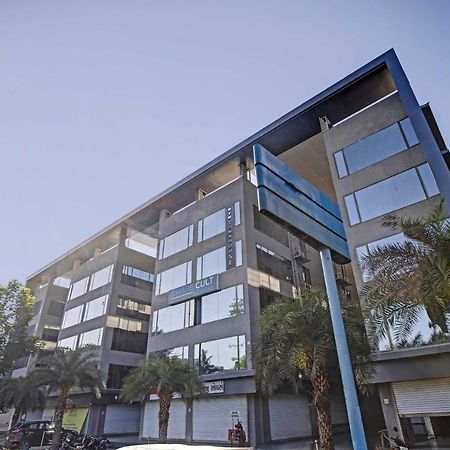 Collection O Infini Palace Surat Exterior photo