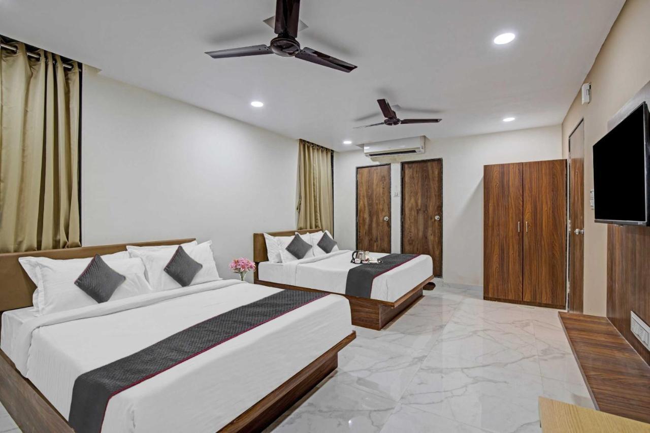 Collection O Infini Palace Surat Exterior photo