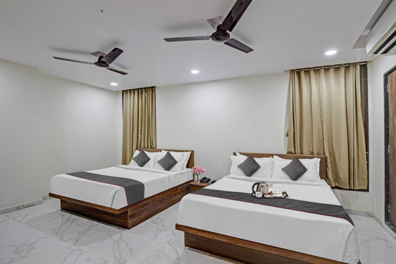 Collection O Infini Palace Surat Exterior photo