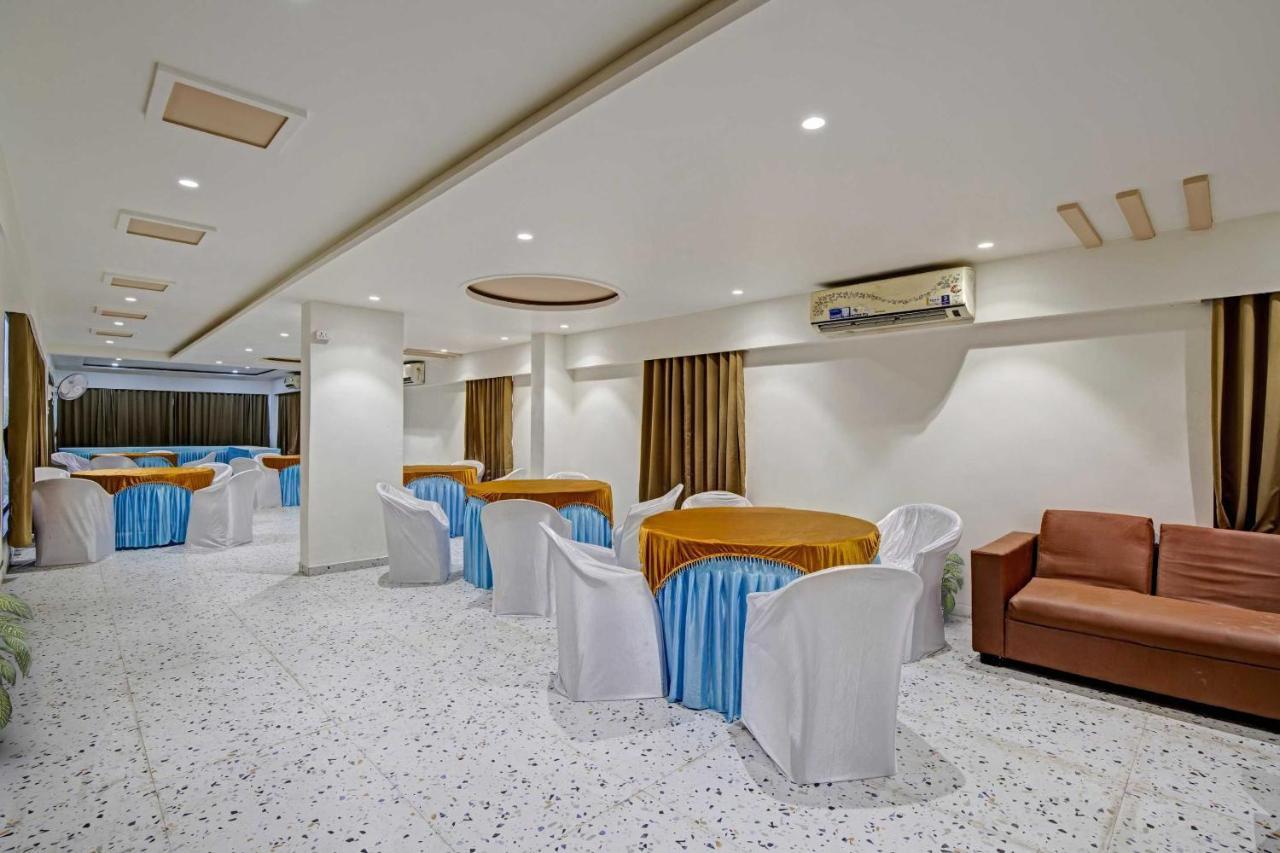 Collection O Infini Palace Surat Exterior photo
