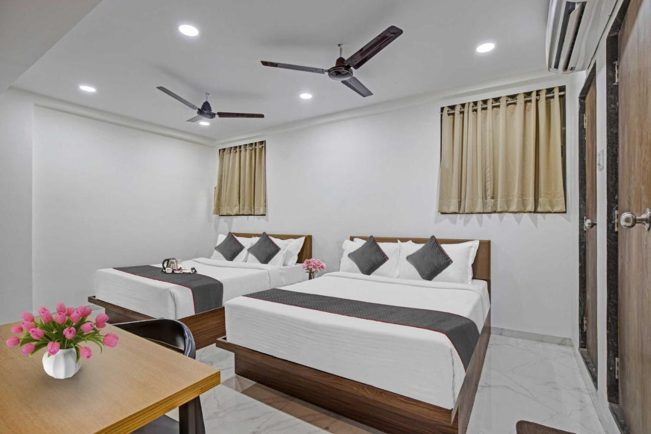 Collection O Infini Palace Surat Exterior photo